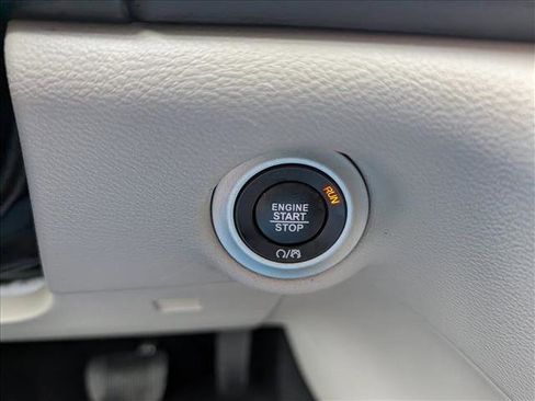 Used 2024 Chrysler Voyager LX image 38