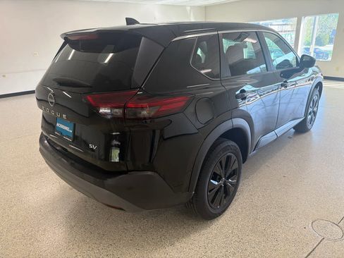 Used 2023 Nissan Rogue SV FWD image 5