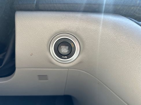 Used 2023 Chrysler Pacifica Touring-L FWD image 32