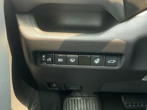 Used 2021 Toyota RAV4 XLE w/ Convenience Package AWD/4WD image 20