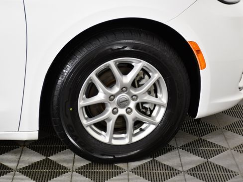 Used 2022 Chrysler Pacifica Touring-L FWD image 53