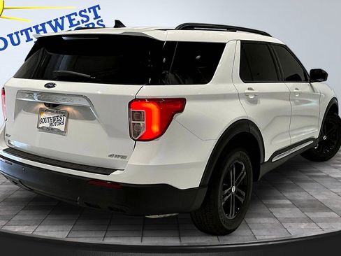 Used 2022 Ford Explorer XLT AWD/4WD image 7