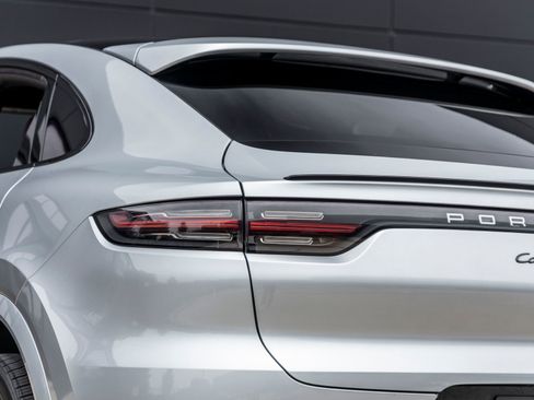 Certified 2021 Porsche Cayenne S AWD/4WD image 13