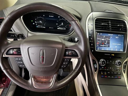 Used 2020 Lincoln Nautilus Reserve AWD/4WD image 8