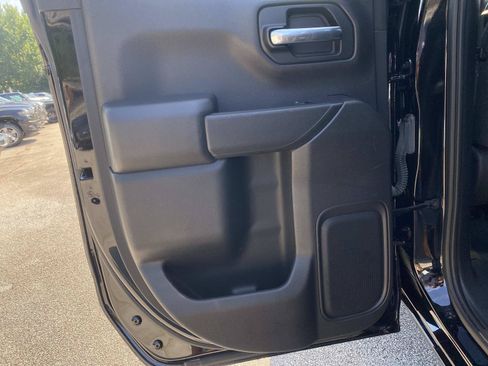 Used 2021 Chevrolet Silverado 1500 LT AWD/4WD image 17