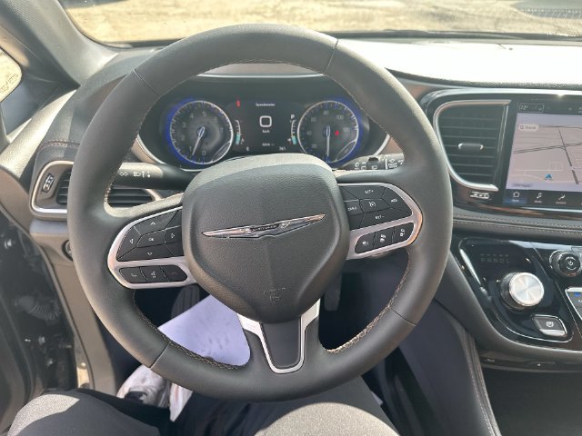 Used 2024 Chrysler Pacifica Pinnacle AWD/4WD image 22