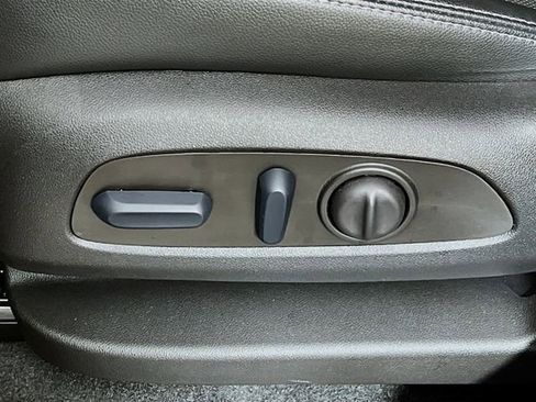 Used 2023 GMC Terrain SLT w/ Infotainment Package II image 11