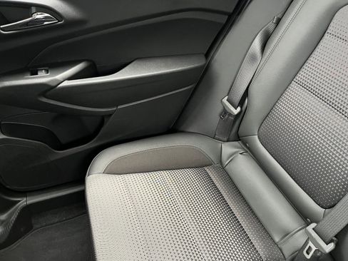 Used 2025 Chevrolet Trax LT image 37