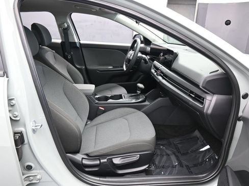 Used 2025 Kia K4 FWD image 38