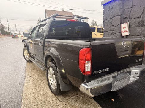 Used 2012 Nissan Frontier SL w/ Moonroof Pkg image 8