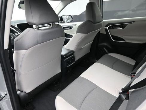 Used 2025 Toyota RAV4 XLE FWD image 25