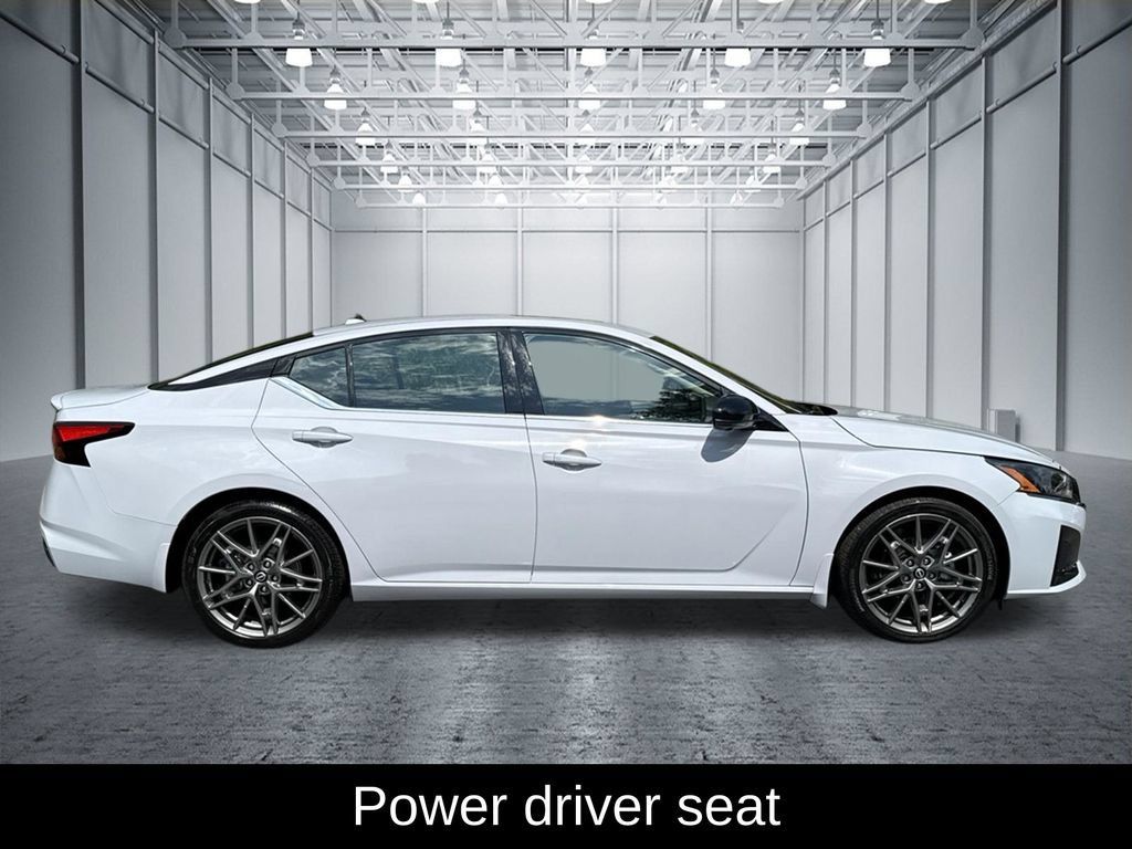 Certified 2024 Nissan Altima 2.0 SR FWD image 8