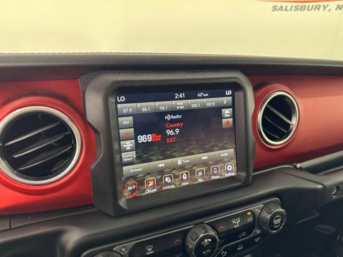 Used 2020 Jeep Gladiator Rubicon image 21