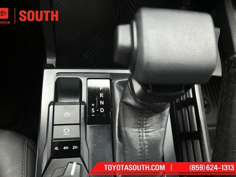 Used 2025 Toyota Tacoma SR5 AWD/4WD image 17