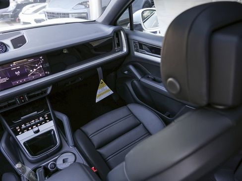 New 2026 Porsche Cayenne Coupe AWD/4WD image 35