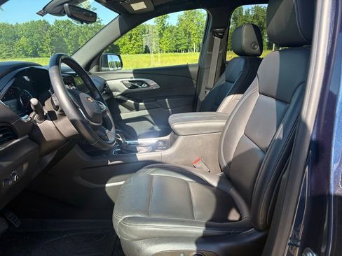Used 2023 Chevrolet Traverse LT w/ LT Premium Package AWD/4WD image 14