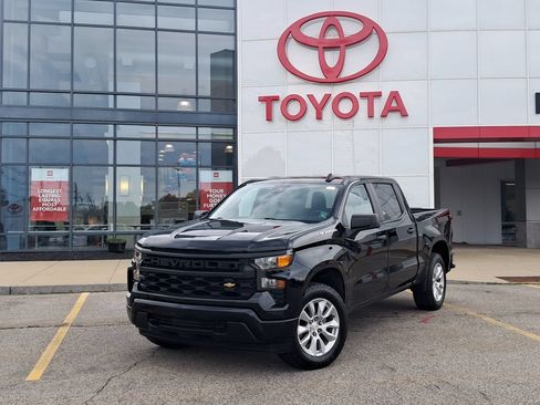 Used 2022 Chevrolet Silverado 1500 Custom AWD/4WD image 1