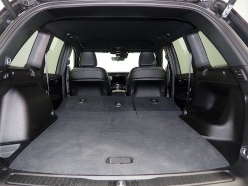 Used 2025 Jeep Grand Cherokee Altitude RWD image 38