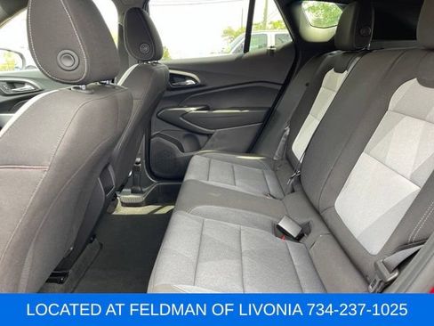 Certified 2025 Chevrolet Trax RS FWD image 9