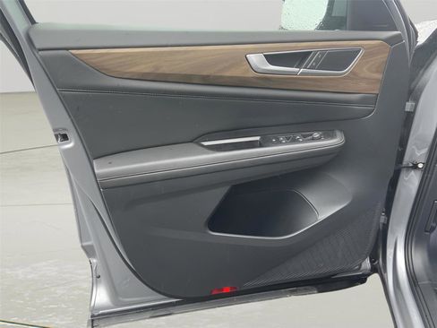 Used 2025 Volkswagen Atlas SE image 22