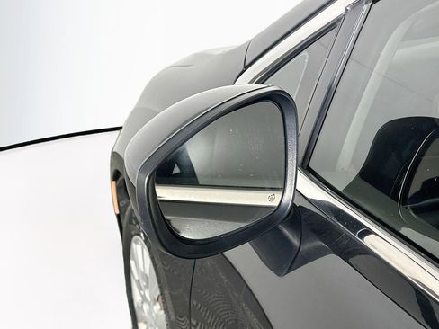 Used 2018 Chrysler Pacifica L image 16