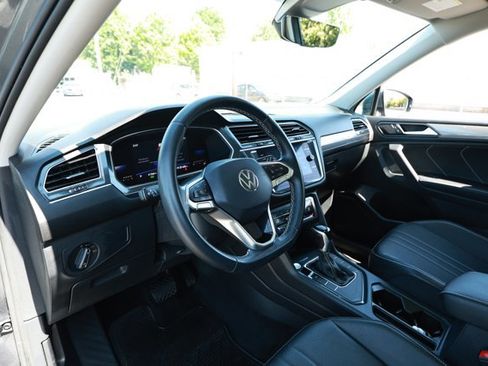 Used 2022 Volkswagen Tiguan SE FWD image 25