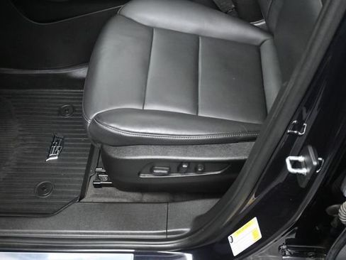 Used 2023 Cadillac XT4 Luxury w/ Cold Weather Package FWD image 10