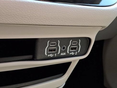 Certified 2024 Chrysler Pacifica Touring-L FWD image 29