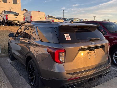 Used 2021 Ford Explorer ST w/ Equipment Group 401A image 4