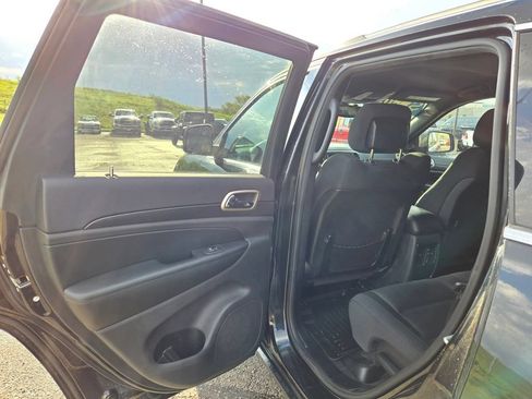 Used 2016 Jeep Grand Cherokee Laredo w/ Quick Order Package 23E AWD/4WD image 25