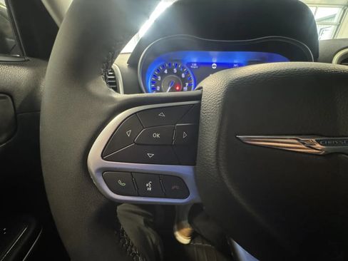 Used 2022 Chrysler 300 Touring L AWD/4WD image 30
