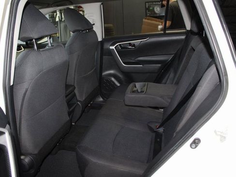 Used 2021 Toyota RAV4 LE image 16