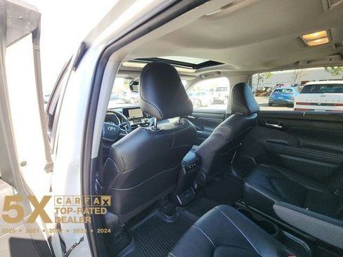 Used 2024 Toyota Highlander XLE image 28