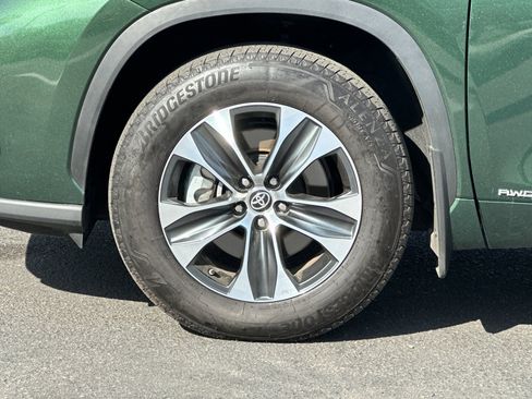 Used 2025 Toyota Highlander XLE image 25