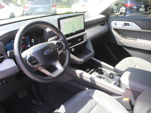 Used 2025 Ford Explorer Active w/ Active Comfort Package RWD image 23