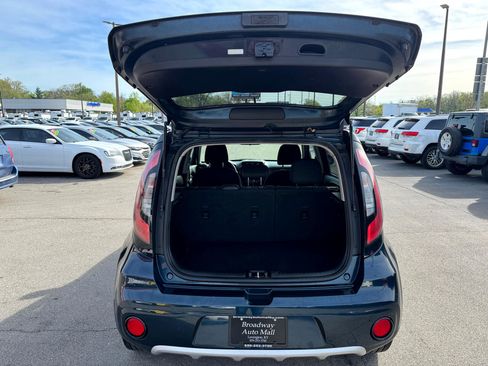 Used 2017 Kia Soul + image 11