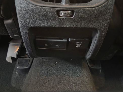 Used 2020 Jeep Cherokee Trailhawk AWD/4WD image 32