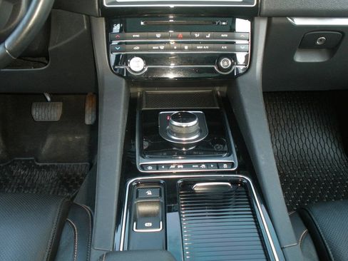 Used 2018 Jaguar F-PACE Prestige AWD/4WD image 34