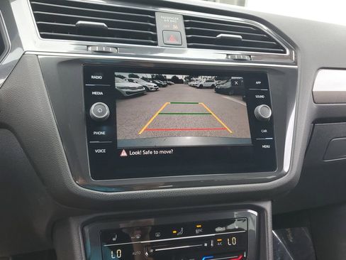 Certified 2023 Volkswagen Tiguan SE R-Line FWD image 27
