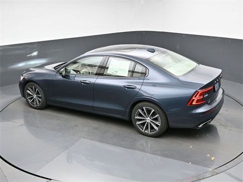 Used 2022 Volvo S60 B5 Momentum w/ Premium Package image 45
