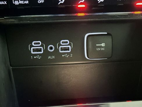Used 2023 Jeep Grand Cherokee Limited AWD/4WD image 26