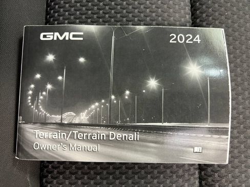 Used 2024 GMC Terrain SLE AWD/4WD image 34