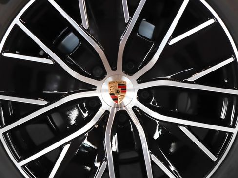 New 2026 Porsche Macan 4 Electric image 26