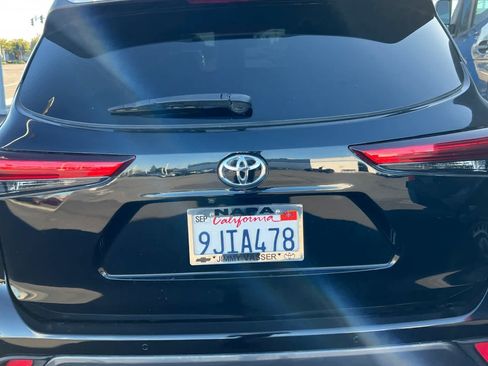 Used 2023 Toyota Highlander Limited AWD/4WD image 19
