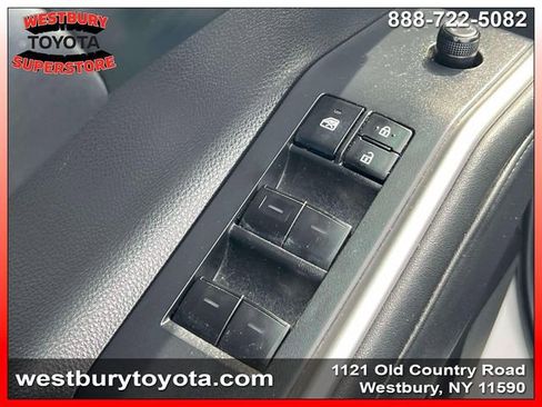 Used 2023 Toyota Highlander XLE image 21