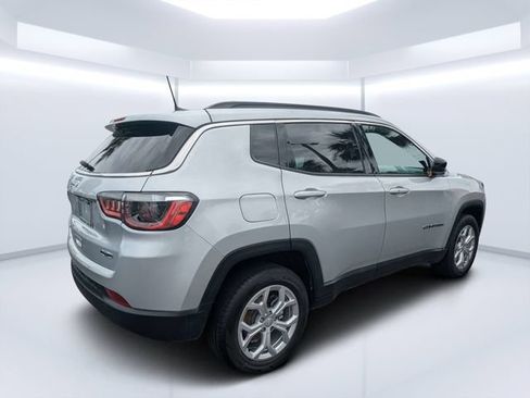 Used 2024 Jeep Compass Latitude AWD/4WD image 4
