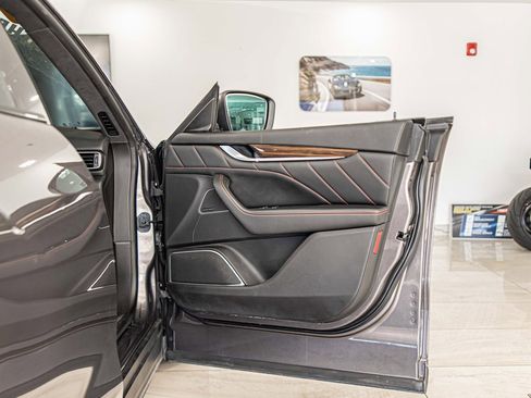 Used 2019 Maserati Levante S GranSport image 44