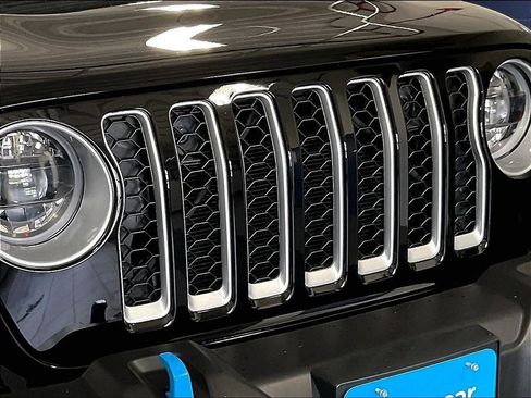 Used 2023 Jeep Wrangler Unlimited Sahara w/ Cold Weather Group AWD/4WD image 30