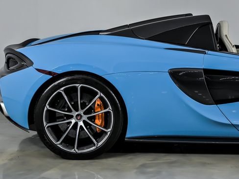 Used 2018 McLaren 570S Spider image 11