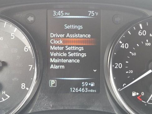 Used 2017 Nissan Rogue SV w/ SV Premium Package image 43